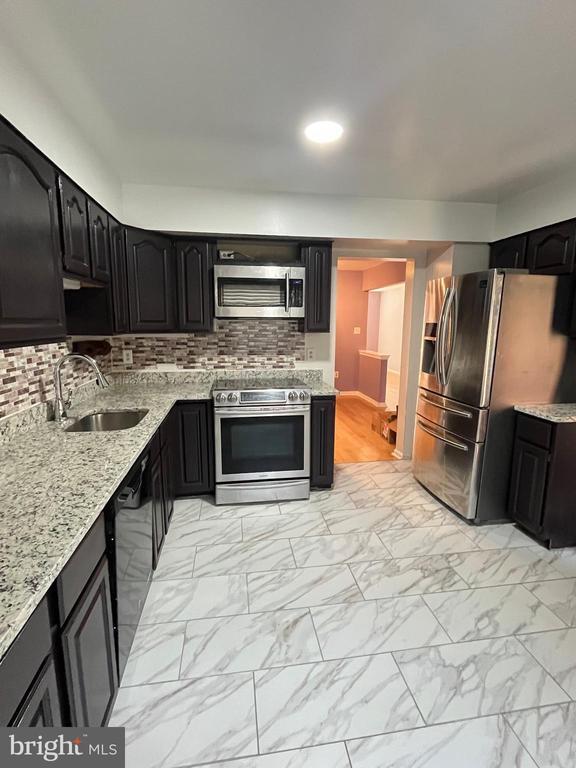 Building Photo - 9630 Kanfer Ct