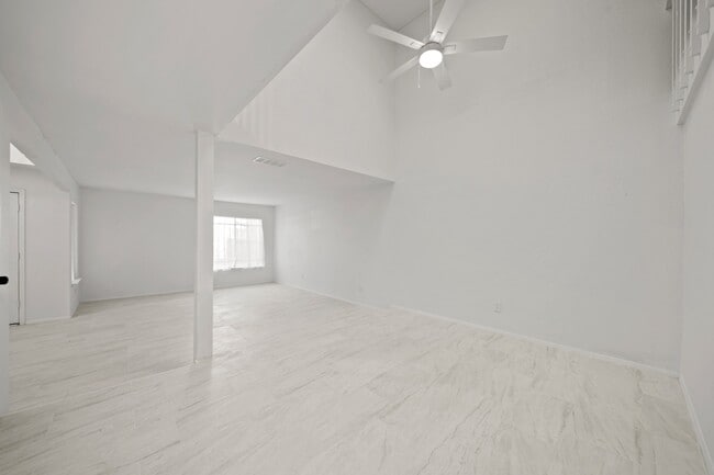 Building Photo - 11650 Village Pl Dr