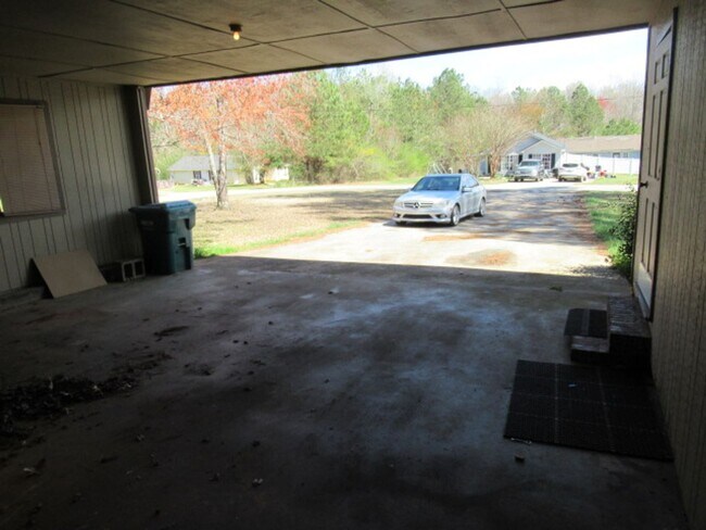 Building Photo - 3bd, 2ba. with carport