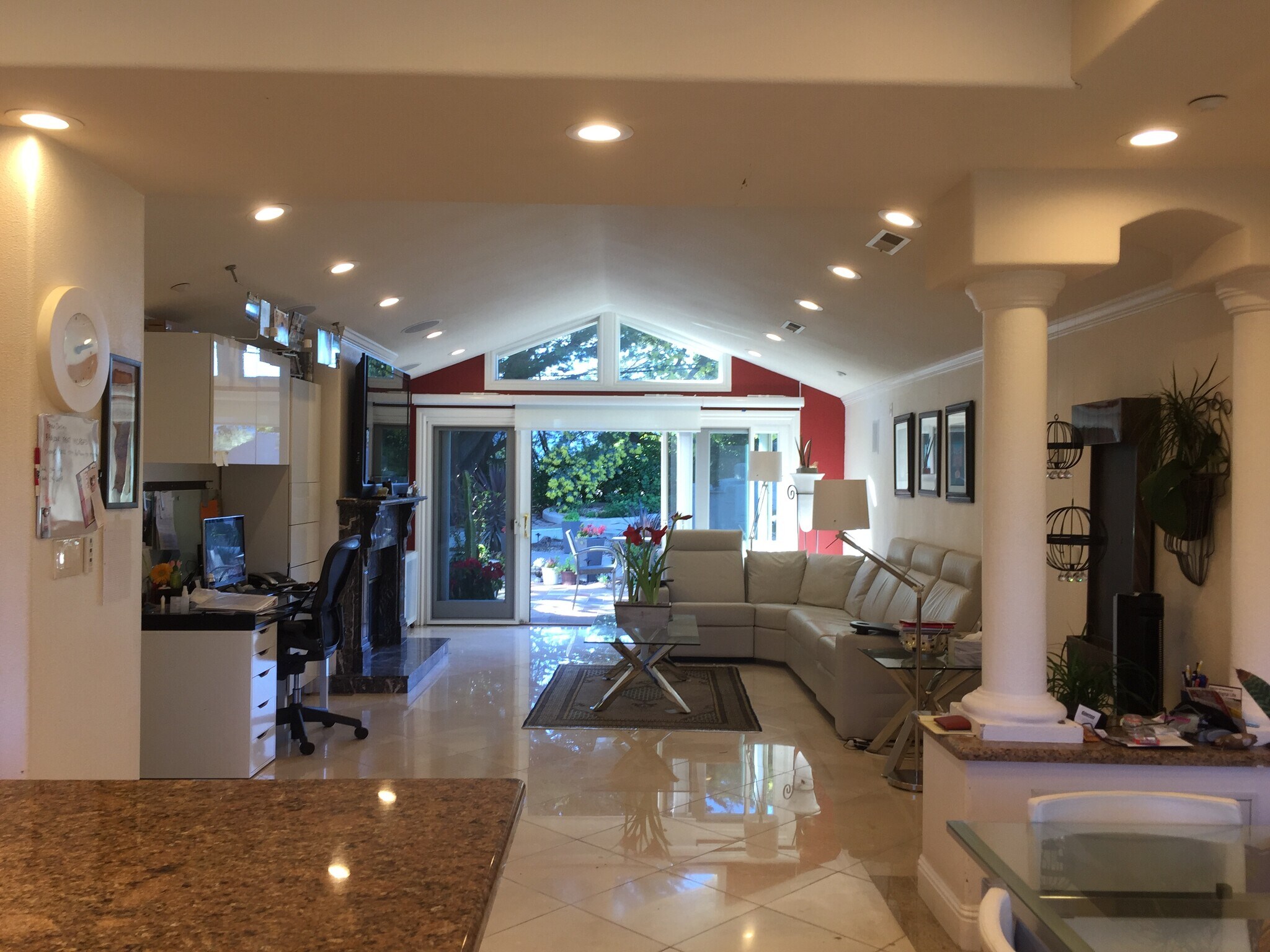 Building Photo - 1485 Lakeview Dr