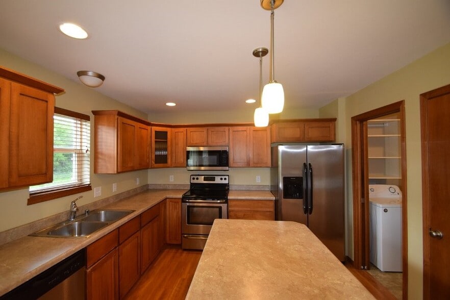 Building Photo - 8845 Red Beryl Dr