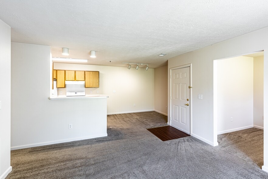 Building Photo - Crooked Creek