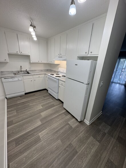 Building Photo - 1005 Hickory Hill Ln
