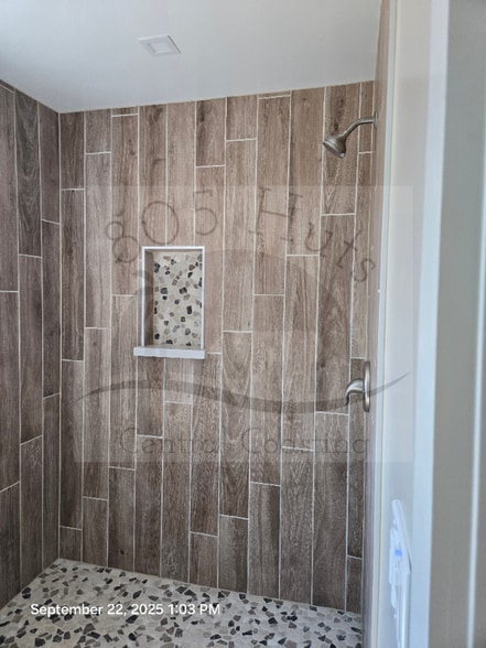 Building Photo - 1378 Yale Pl