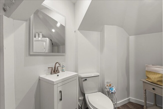 Building Photo - 2041 Deer Island Rd