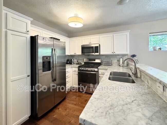 Building Photo - 2988 NE 13th Dr