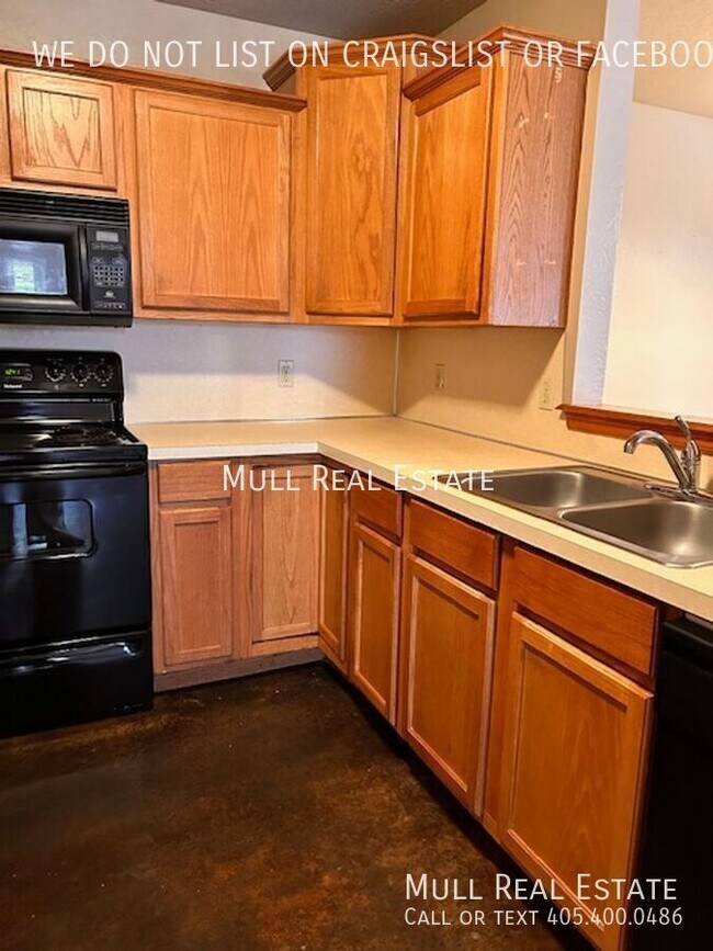 Building Photo - 2828 SE 89th Terrace