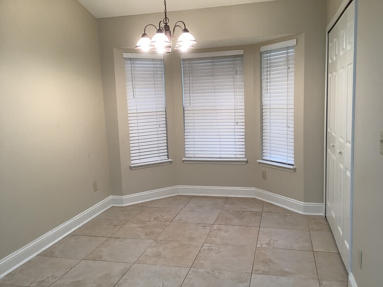 Building Photo - 240 Honeysuckle Way