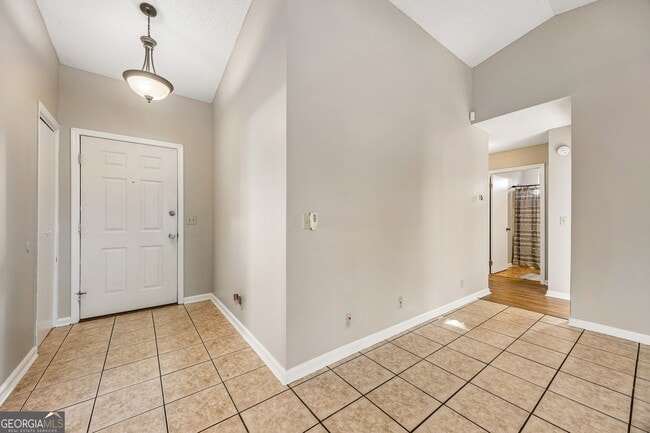 Building Photo - 132 N Woodvalley Dr