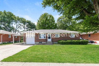Building Photo - 1449 Woodman Dr