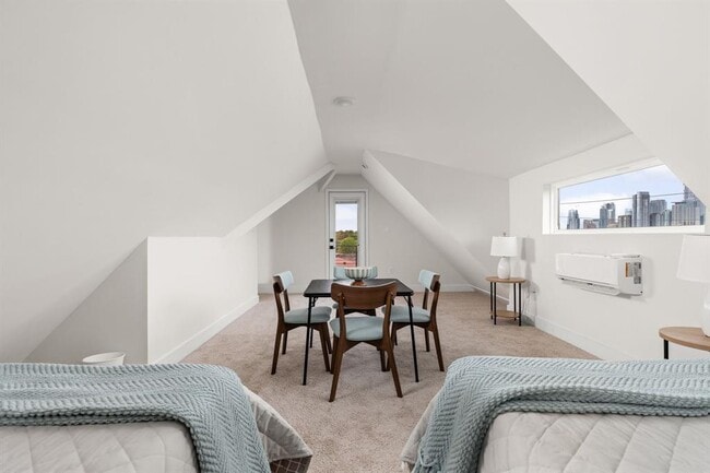 Building Photo - 1402 Summit St