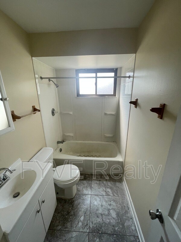 Building Photo - 1518 Chartiers Ave