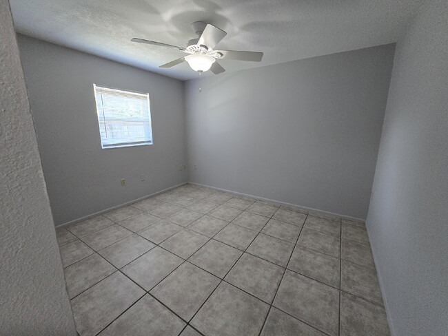 Building Photo - 2 bed, 2 bath duplex in New Port Richey