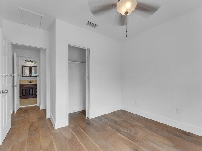 Building Photo - 520 NW 32nd Pl