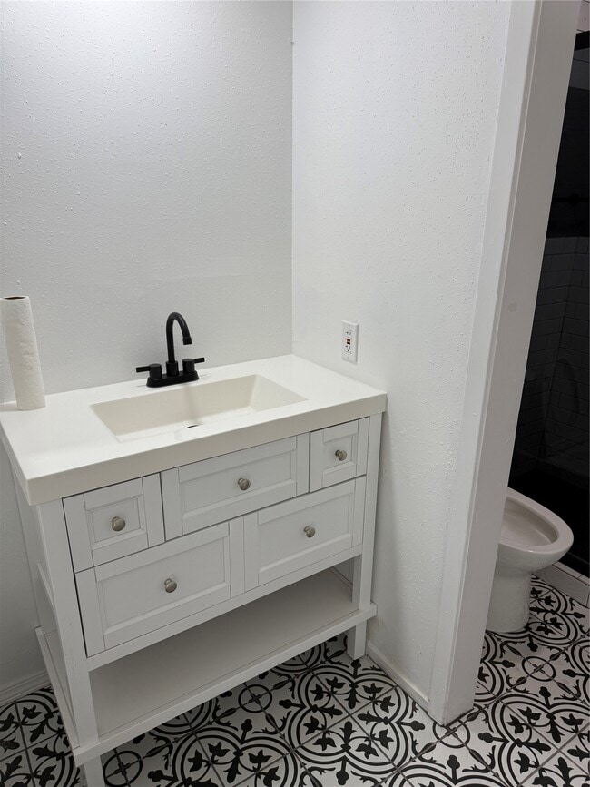 Building Photo - 6649 Westwick Dr