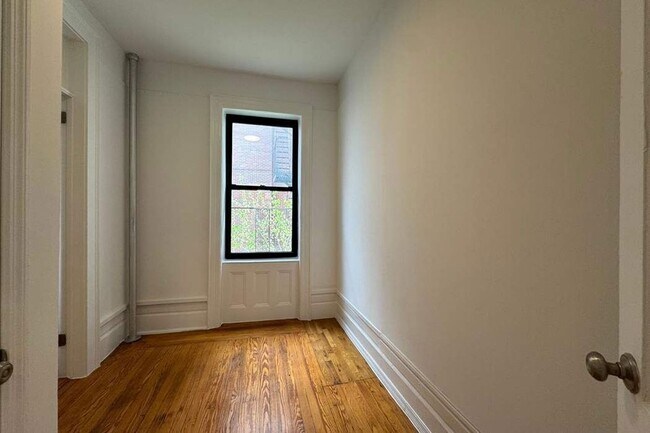 Building Photo - 31 E 127th St