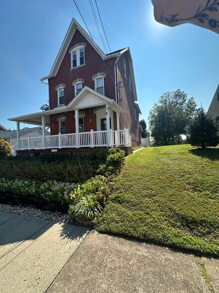 Primary Photo - 326 Walnut St