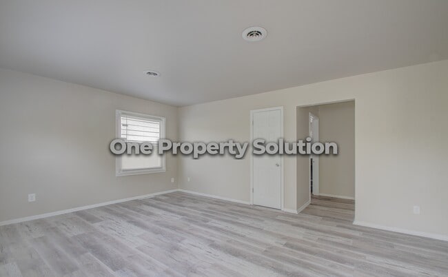 Building Photo - 1062 Hovey St