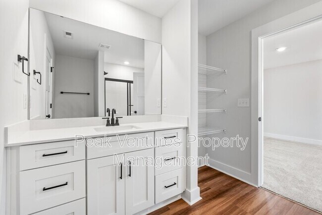 Building Photo - 104 Norbert Ln