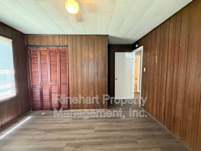 Building Photo - 1343 Steed St