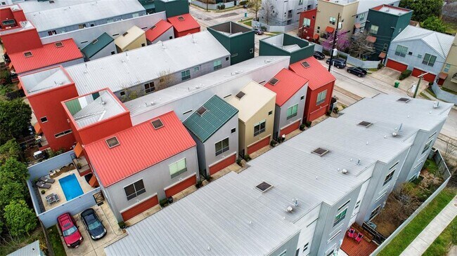 Building Photo - 3044 Commerce St