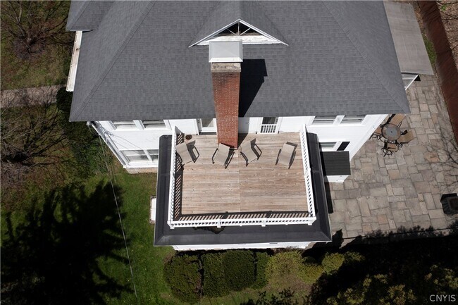 Building Photo - 40 Lakeview Cir