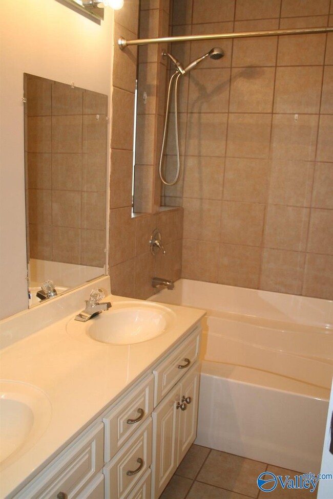 Building Photo - 5361 Bay Village Dr