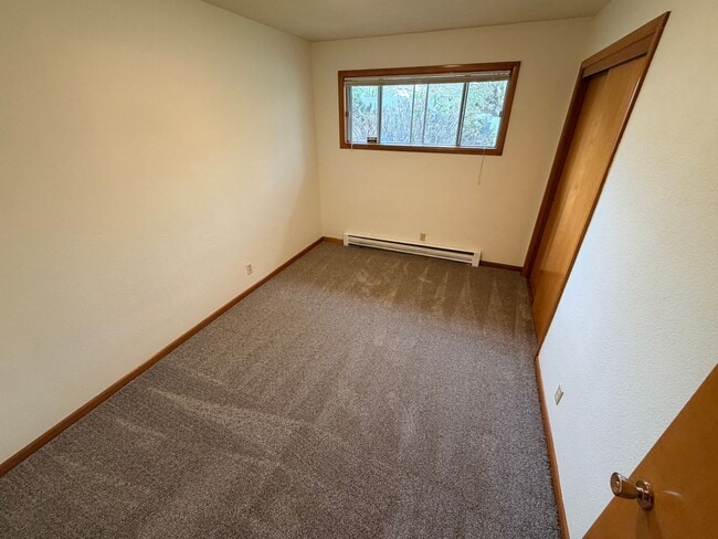 Building Photo - Three Bedroom Home with Covered Patio