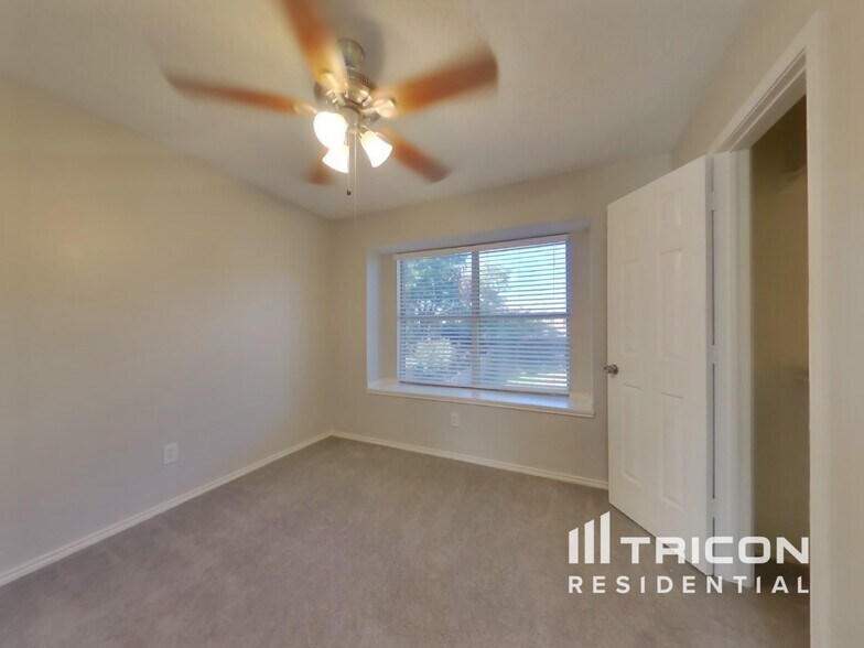 Building Photo - 2817 Laurel Hill Dr