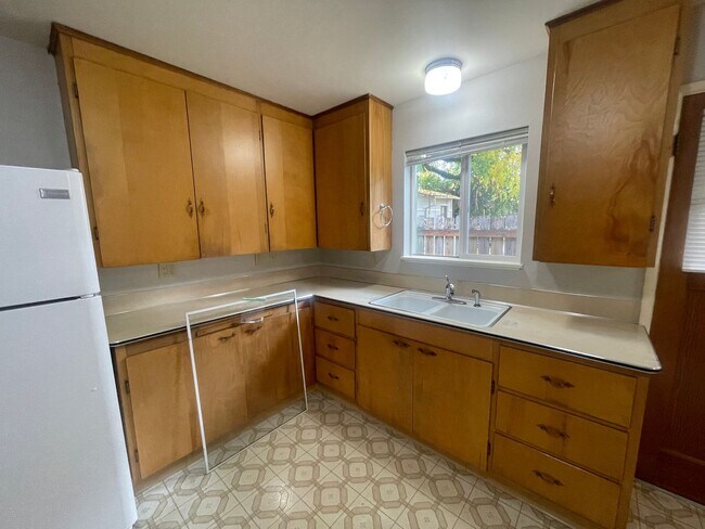 Building Photo - Charming Forest Grove 2BR Home – Great Wal...