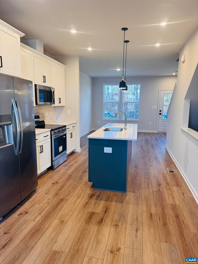 Building Photo - 2225 Woodburn Rd