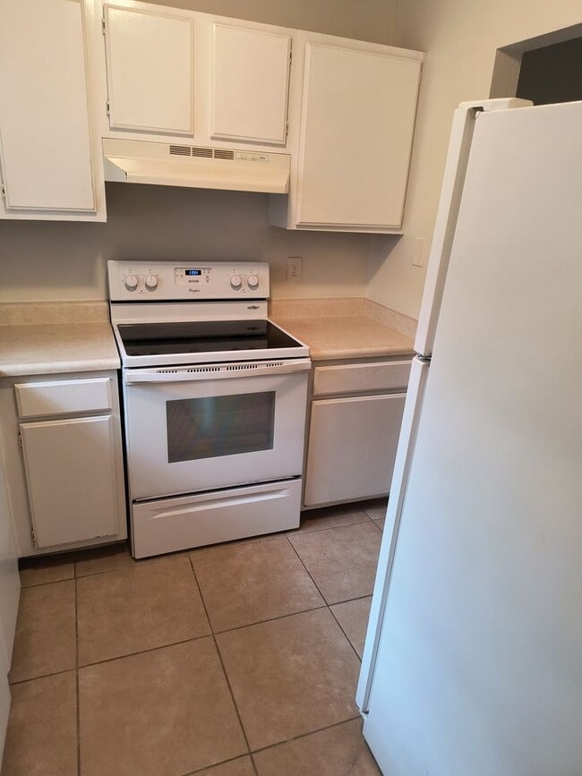 Building Photo - 3395 GreenBriar Triplex