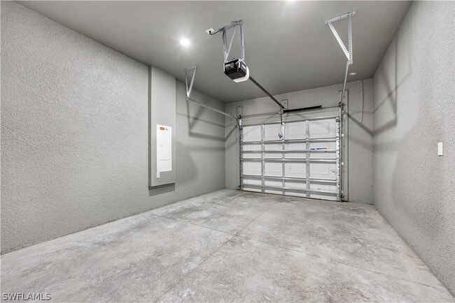 Building Photo - 1217 Cellini St E