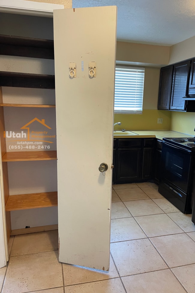 Building Photo - 2 bdrm 1 bath Duplex- Coming soon
