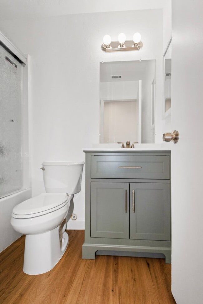 Building Photo - 3/2 Remodeled Home with Large Fenced Yard