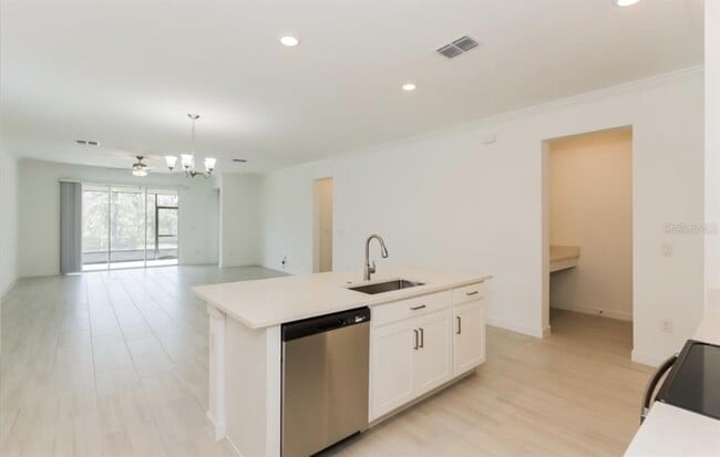 Building Photo - 1250 Spinnaker Dr