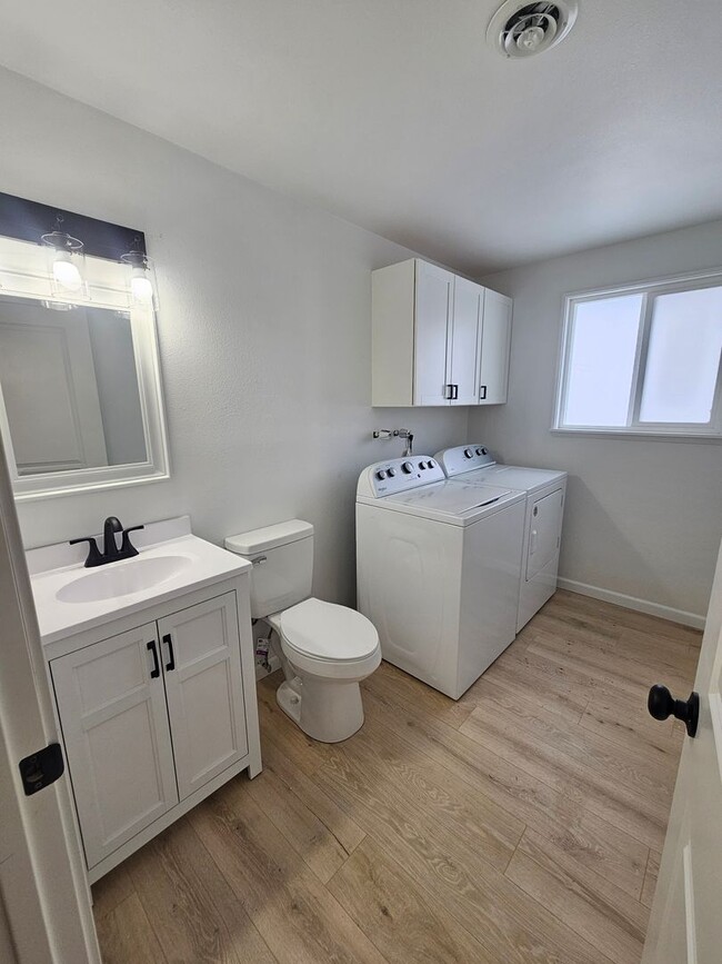 Building Photo - Renovated 4 Bedroom Home