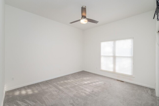 Building Photo - 3169 Glenview Dr