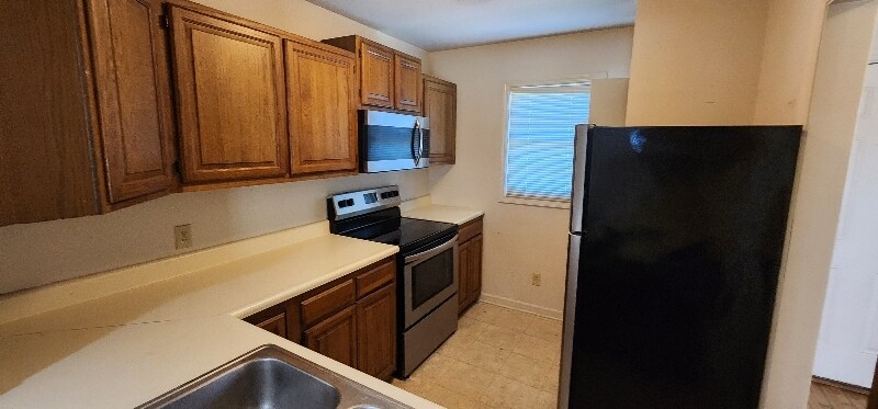 Building Photo - 461 Bramblewood Ln