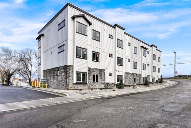 Building Photo - 36 1600 N