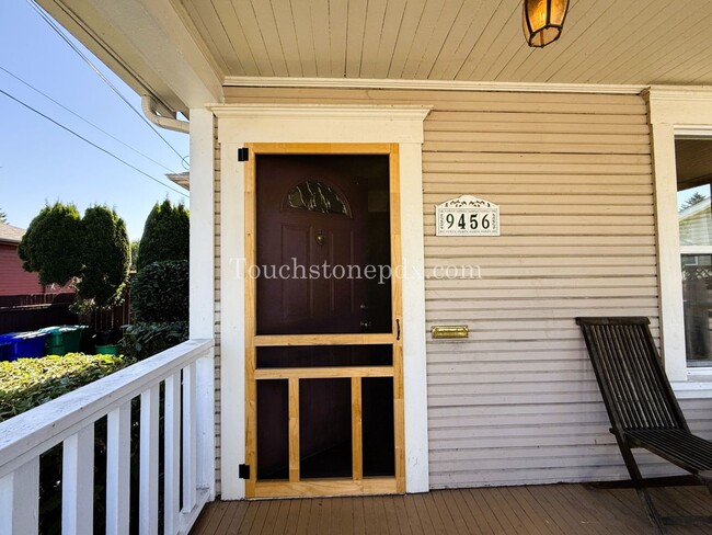 Building Photo - Contemporary 2 BD | 1 BA Home w/ Private B...