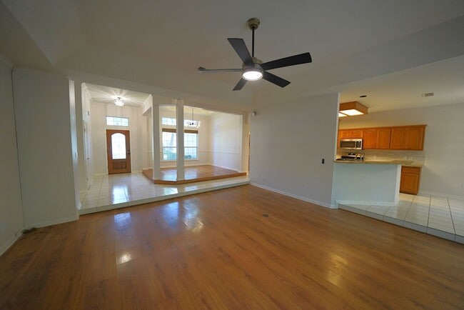 Building Photo - Beautifully Updated Home in Olympia Hills ...