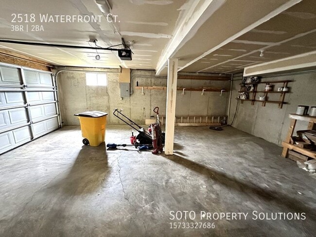 Building Photo - Lovely  3 bedroom, 2 bathroom home located...