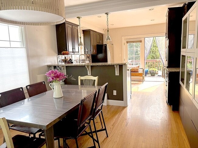 Building Photo - Spacious 4BR Capitol Hill Home with Lake W...