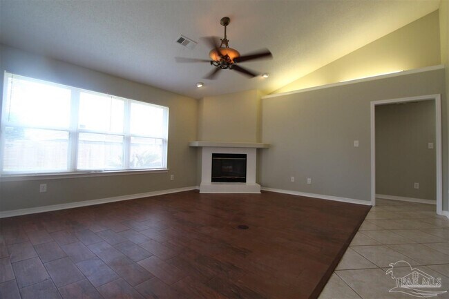 Building Photo - 2042 Hamilton Crossing Dr