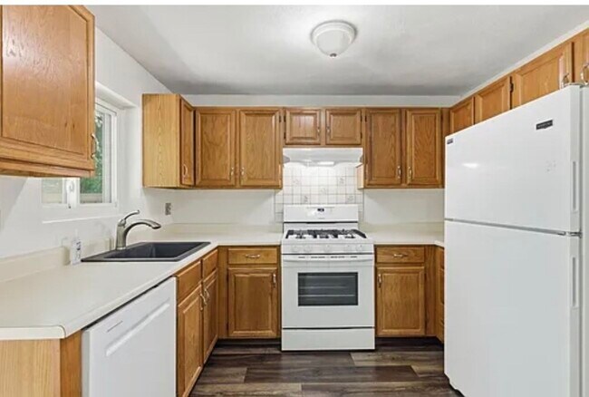 Building Photo - 87 Sterling Ln