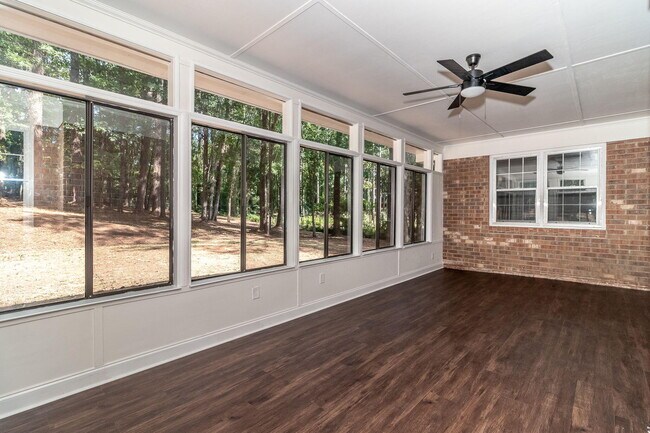 Building Photo - 4375 Lake Idylwilde Dr