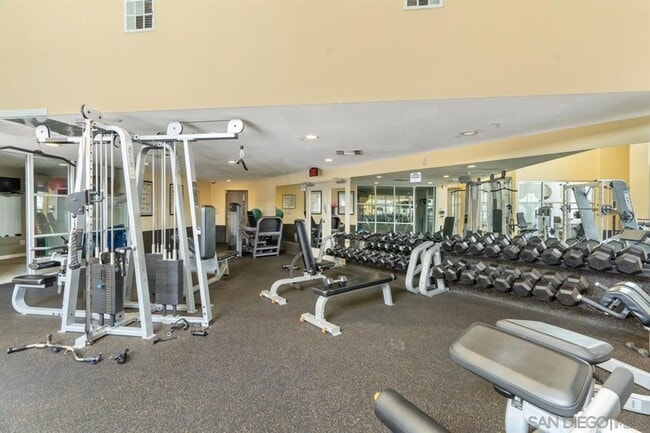 Building Photo - Beautiful One Bedroom Condo in the " Piazza Palermo." building! Pet considered!!