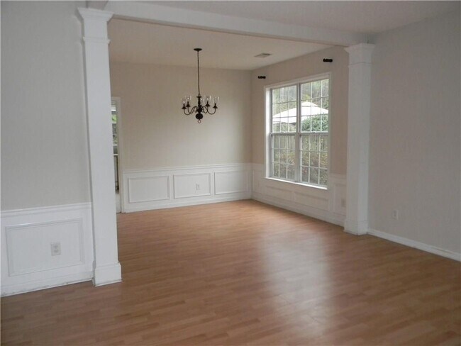 Building Photo - 157 Wallnut Hall Cir