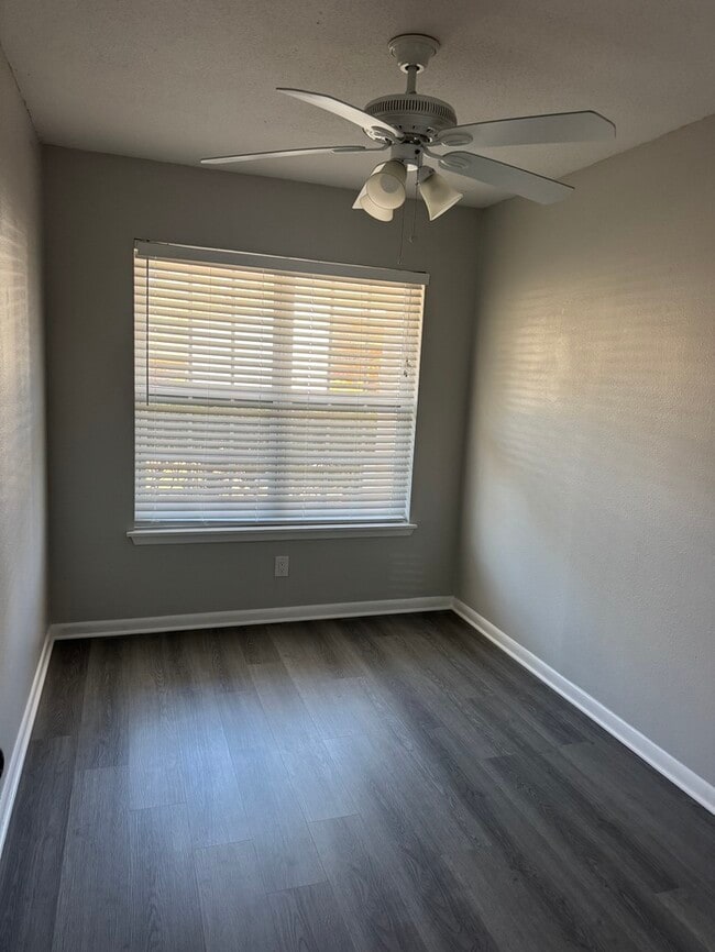 Building Photo - Beautiful 4/2 house in long Beach, MS